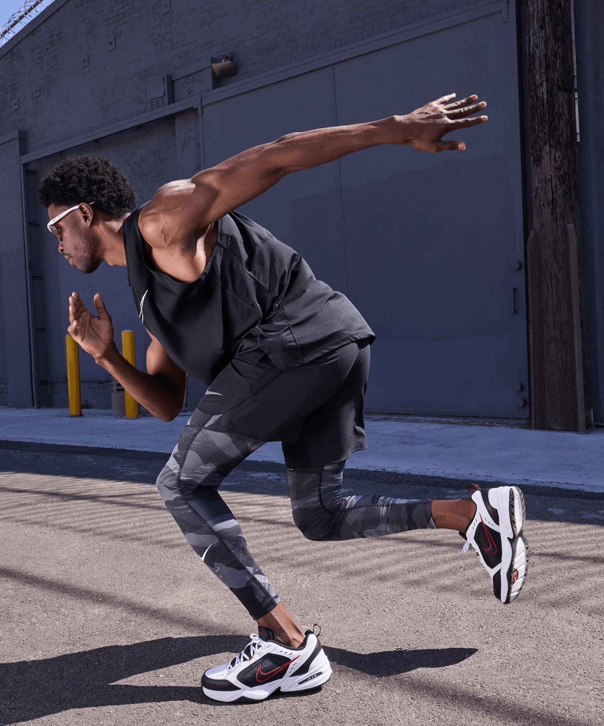 Nike Air Monarch IV Erkek Training Ayakkabısı - Siyah-Beyaz