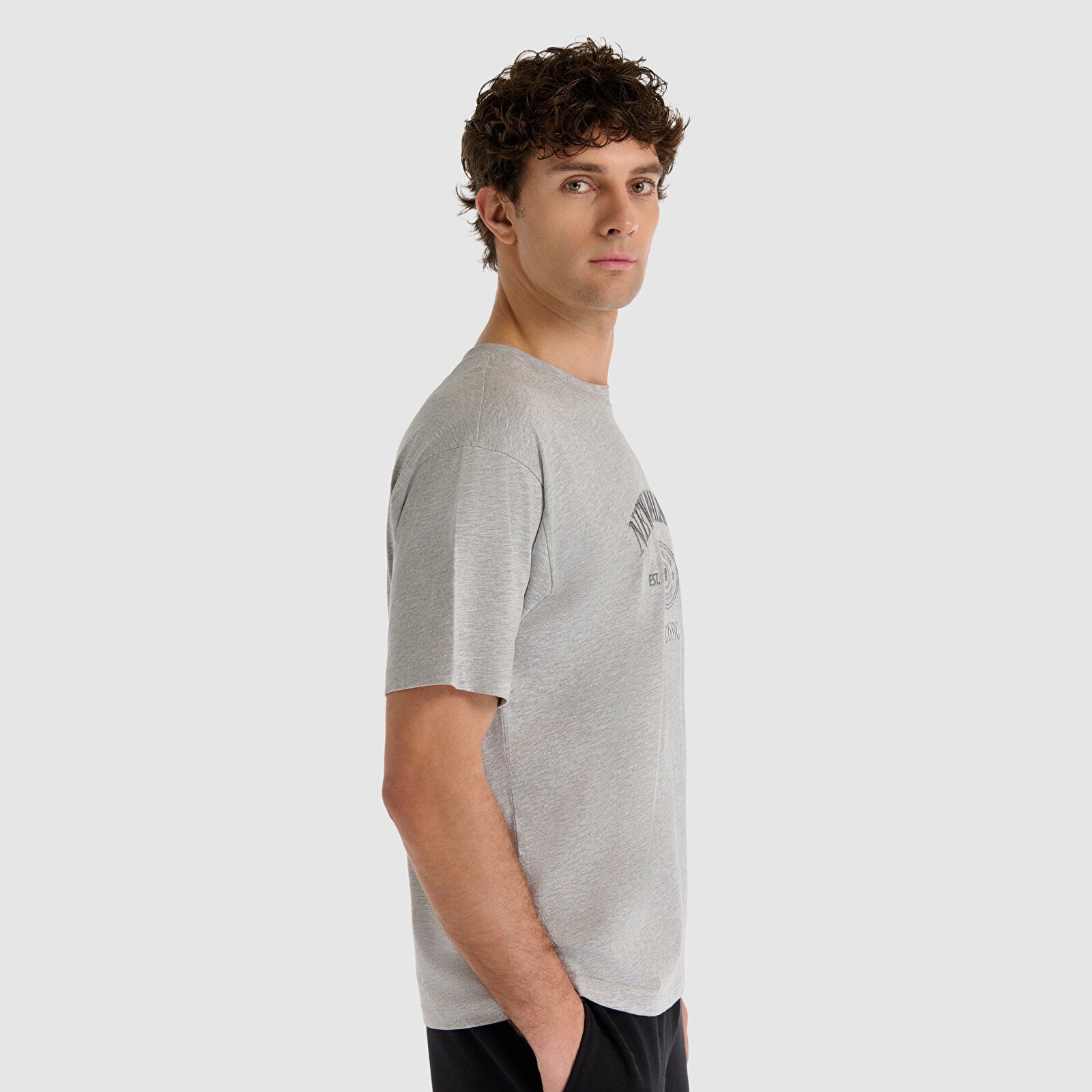 New Balance Lifestyle Erkek Tişört - Gri