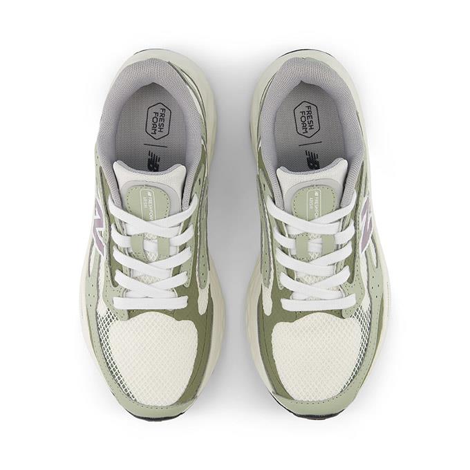 New Balance  Arishi V4 Beyaz Kadın Koşu Ayakkabısı