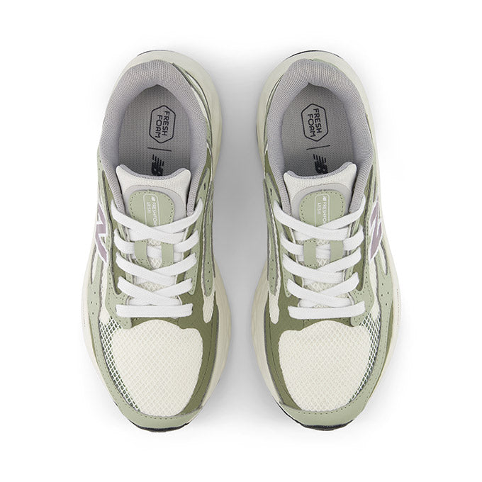 New Balance  Arishi V4 Beyaz Kadın Koşu Ayakkabısı