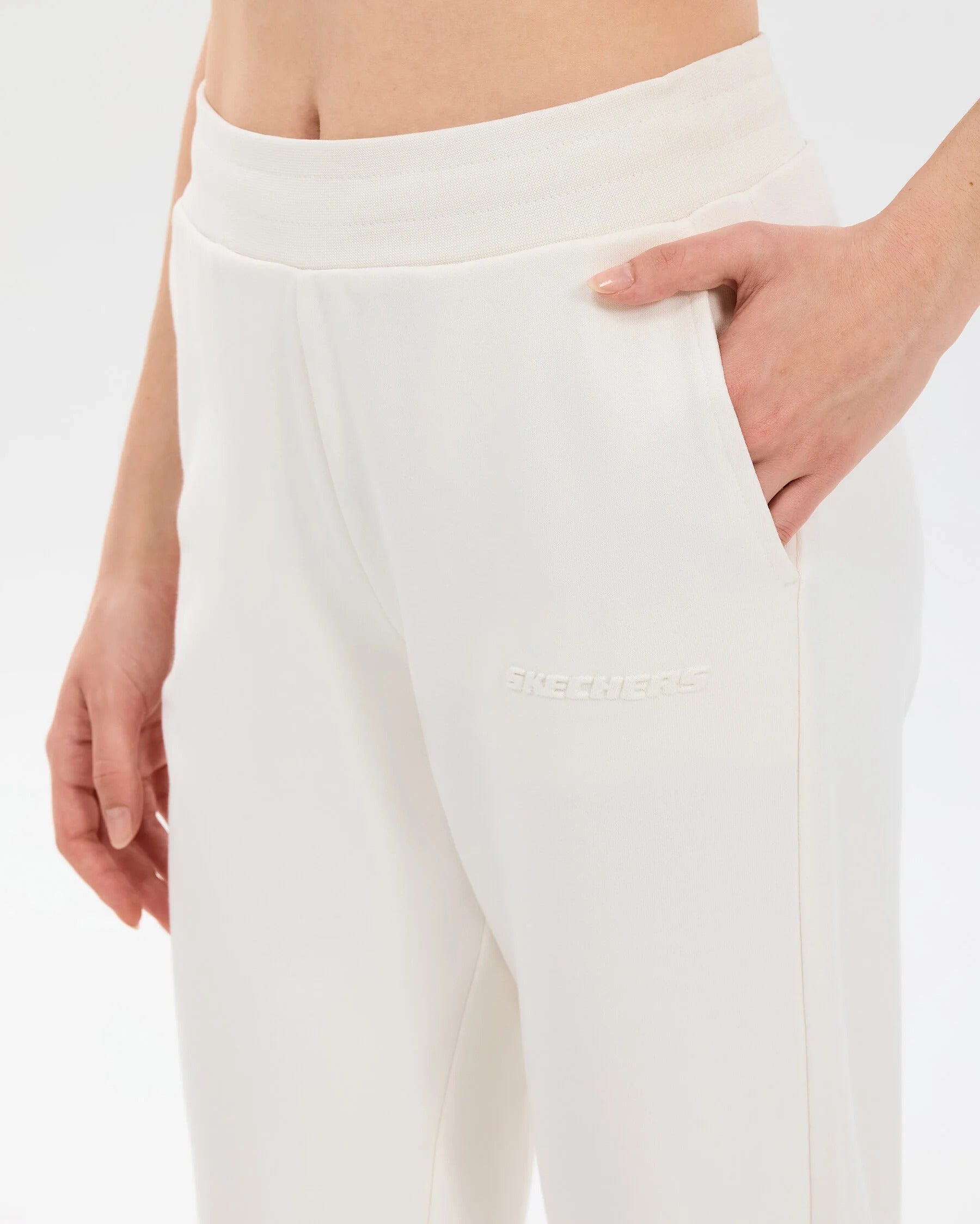 Skechers  Essential Jogger Sweatpant Kadın Eşofman Altı - Beyaz