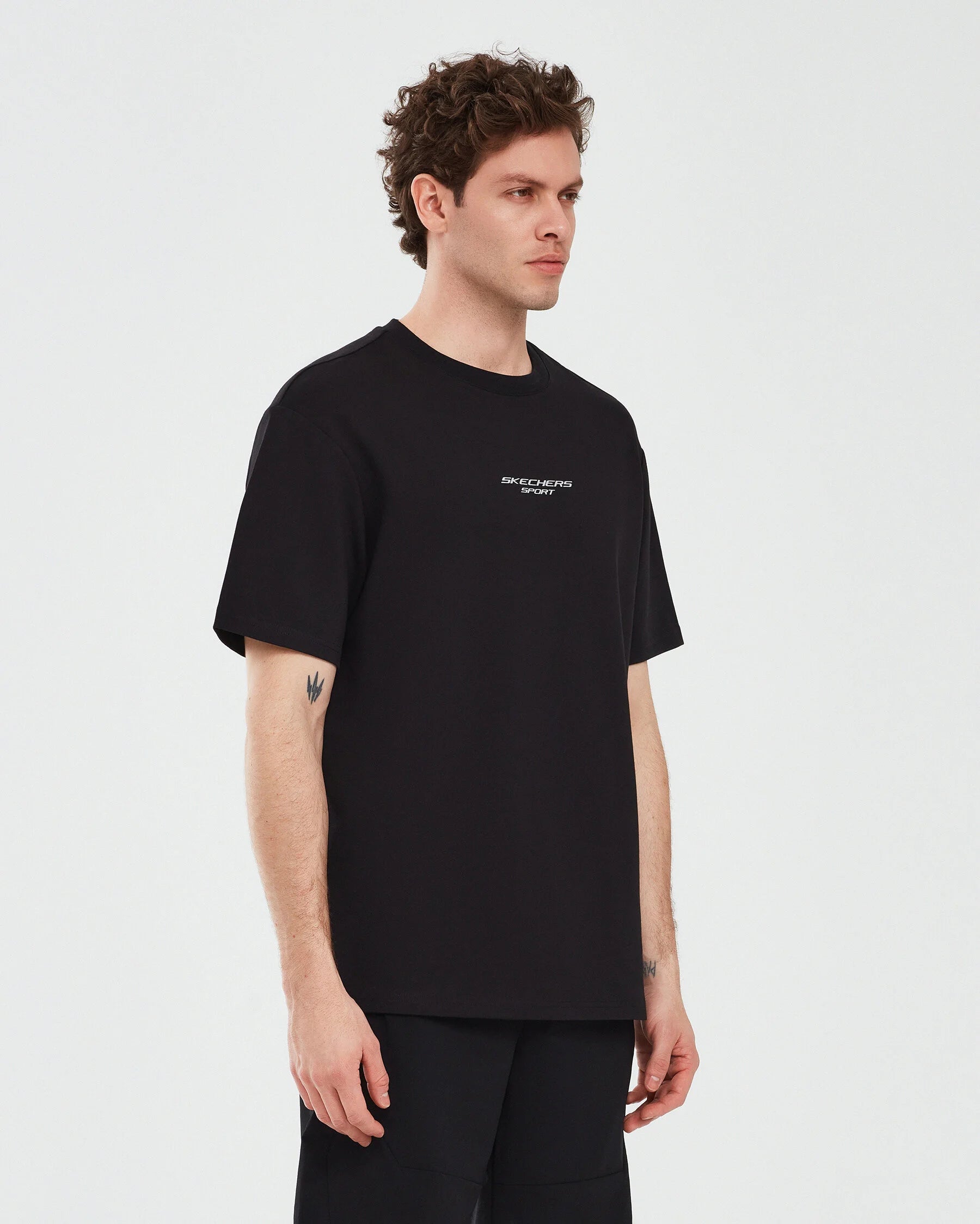 Skechers  Graphic Reflect Logo Oversize  Siyah Erkek T-Shirt